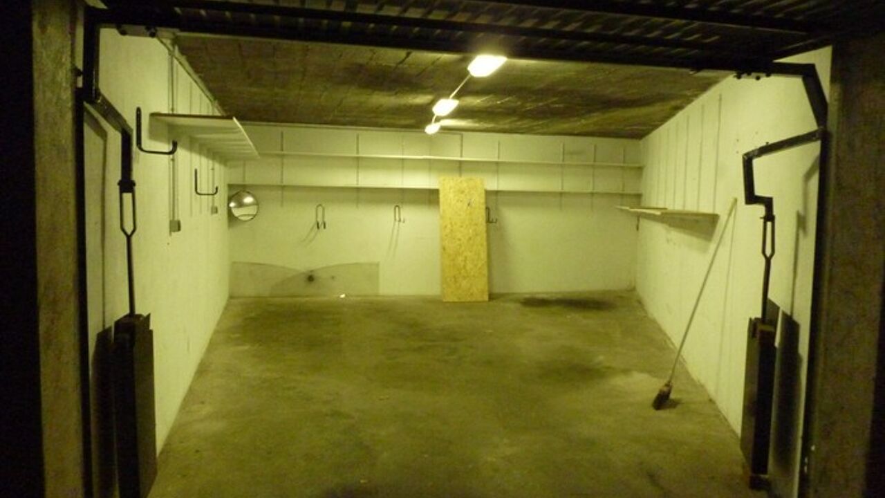 garage  pièces 32 m2 à louer à Annecy (74000)