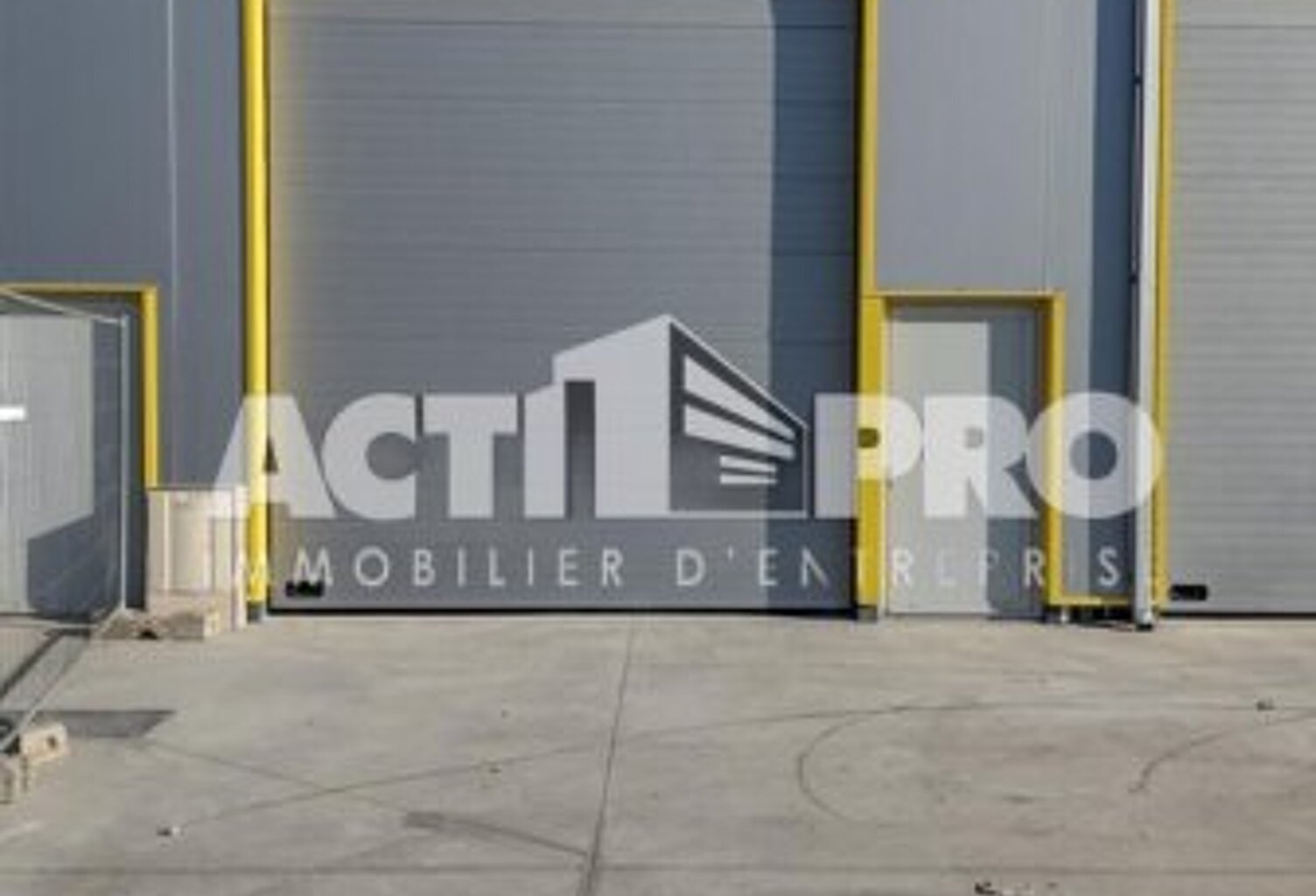 Entrepot à louer — photo 1