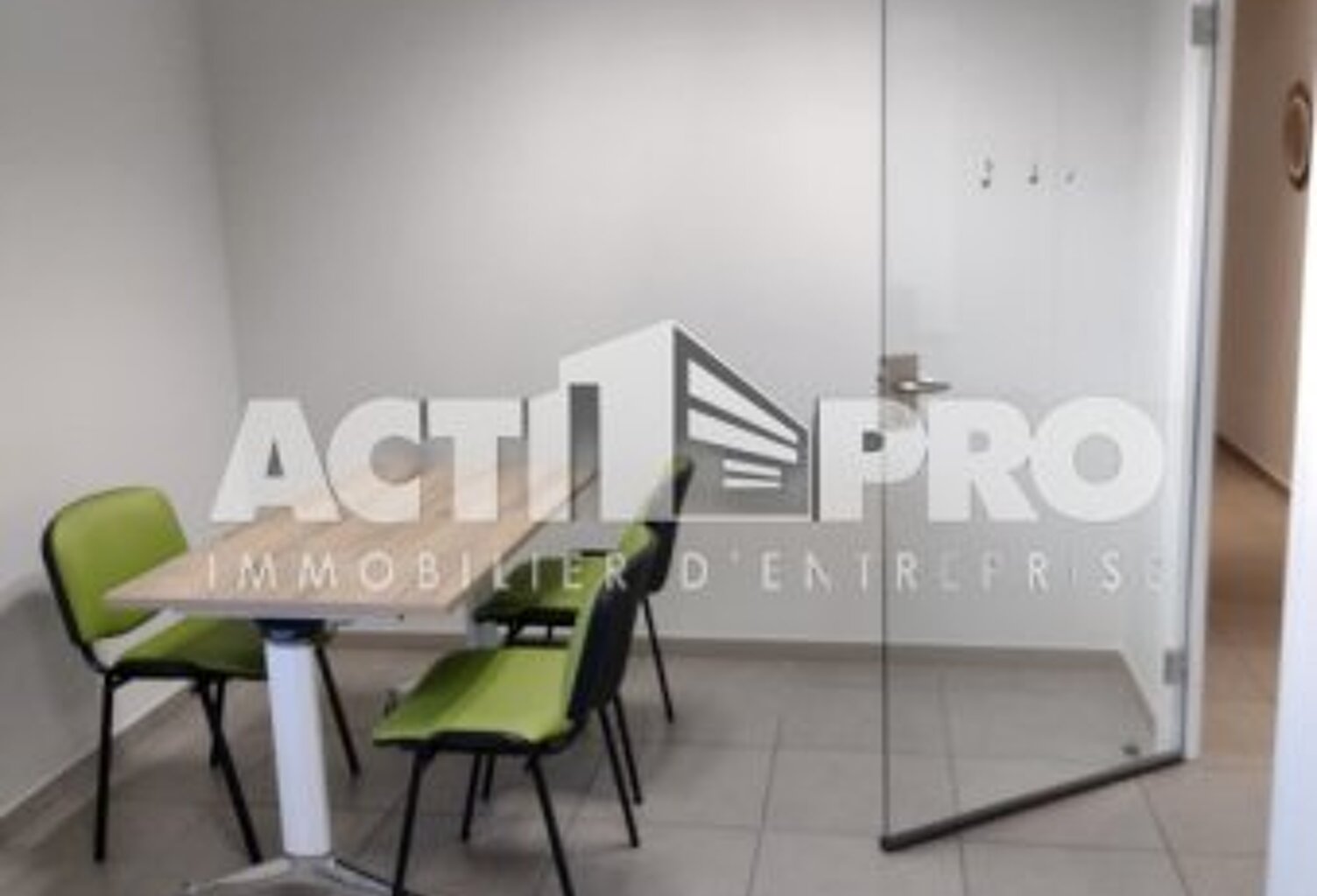 Bureaux à louer — photo 1