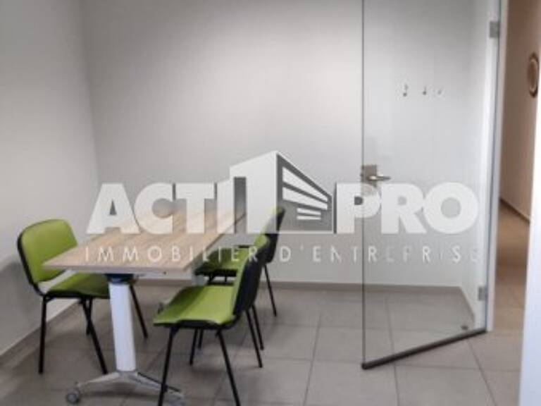 Bureaux à louer — photo 1