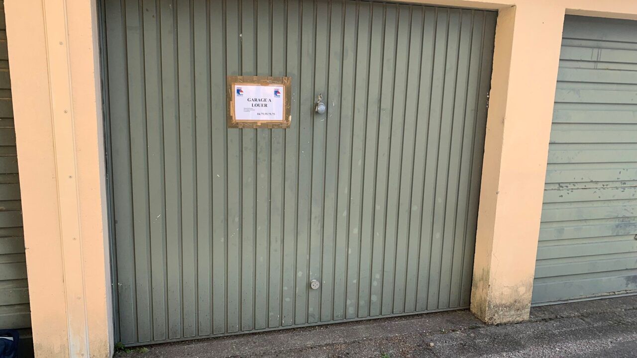 garage  pièces 15 m2 à louer à Bourg-Lès-Valence (26500)