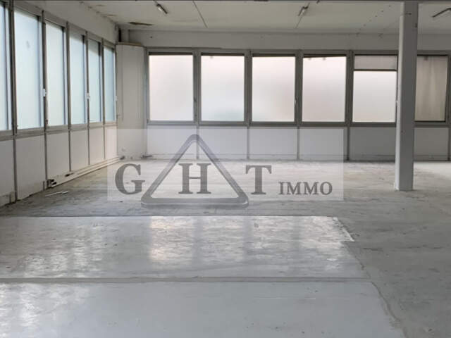 ENTREPOT 819 M² A LOUER GENNEVILLIER — photo du bien