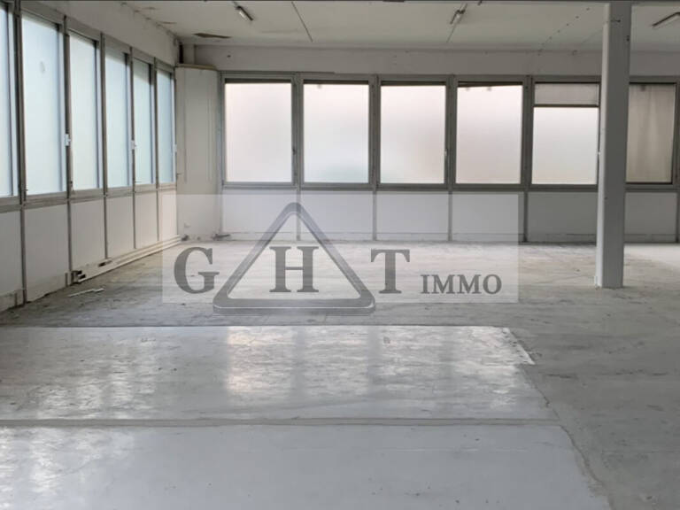 ENTREPOT 819 M² A LOUER GENNEVILLIER — photo 1