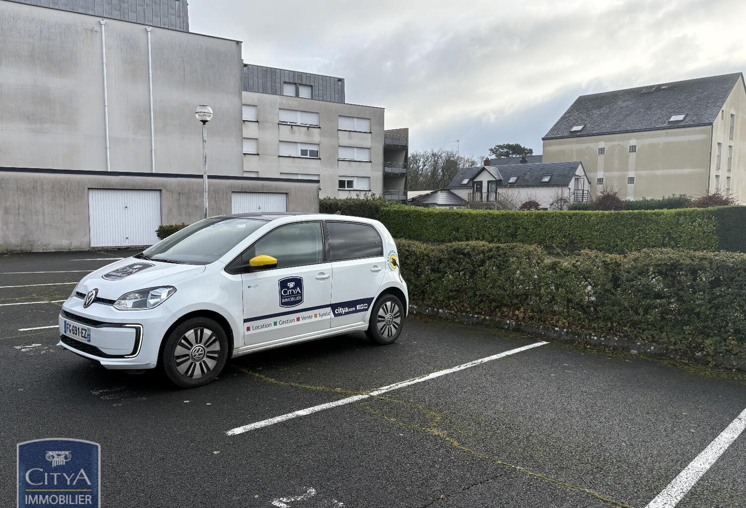 Location garage   à Joué-lès-Tours (37300) — photo 1