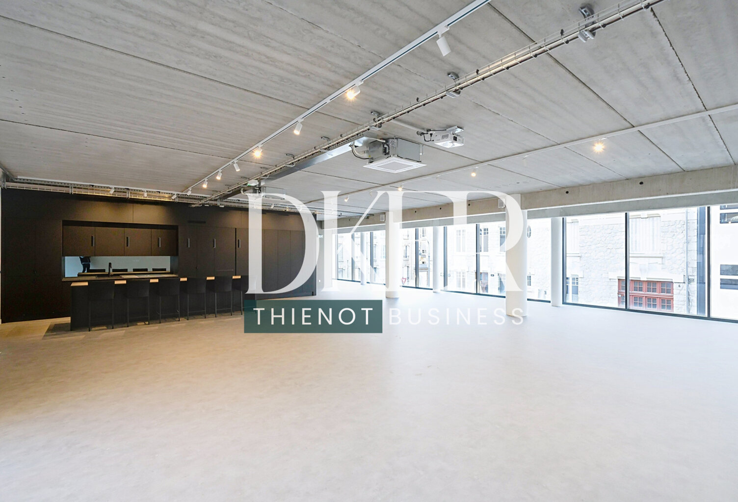 Bureau à louer - Hyper centre-ville — photo 1