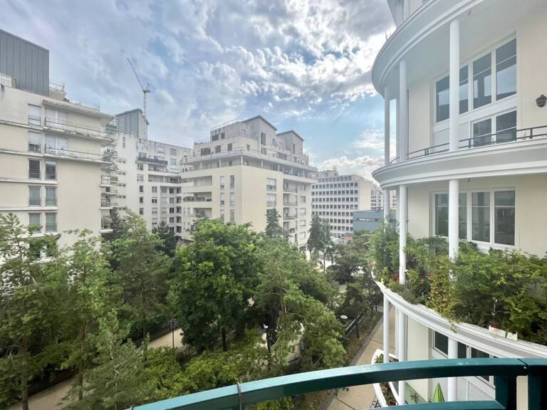 Courbevoie - appartement T5 en duplex — photo 1