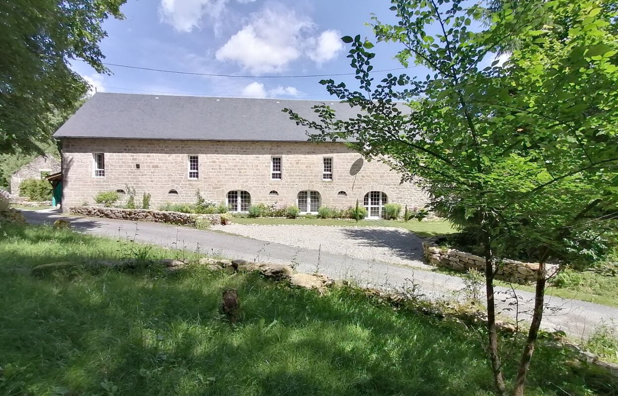 maison 12 pièces 376 m2 à vendre à Saint-Hilaire-les-Courbes (19170)