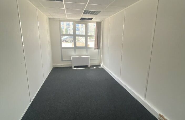 BUREAUX à LOUER — photo 3