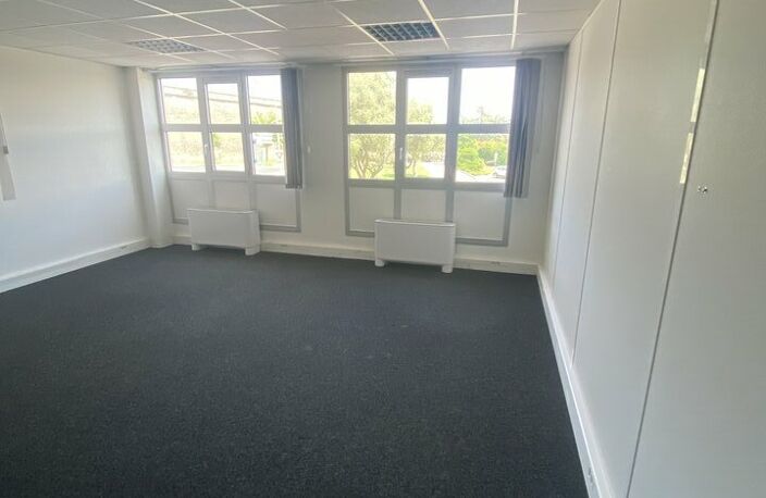BUREAUX à LOUER — photo 4