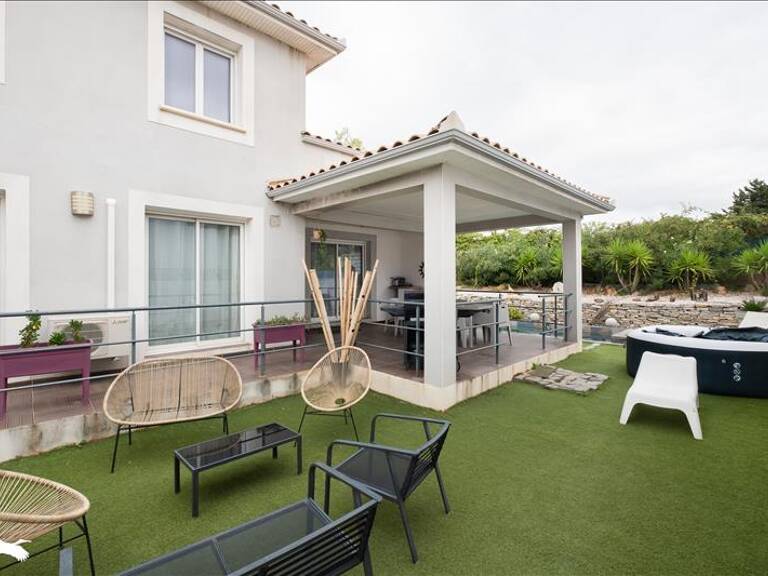 Villa de 6 pièces principales — photo 1
