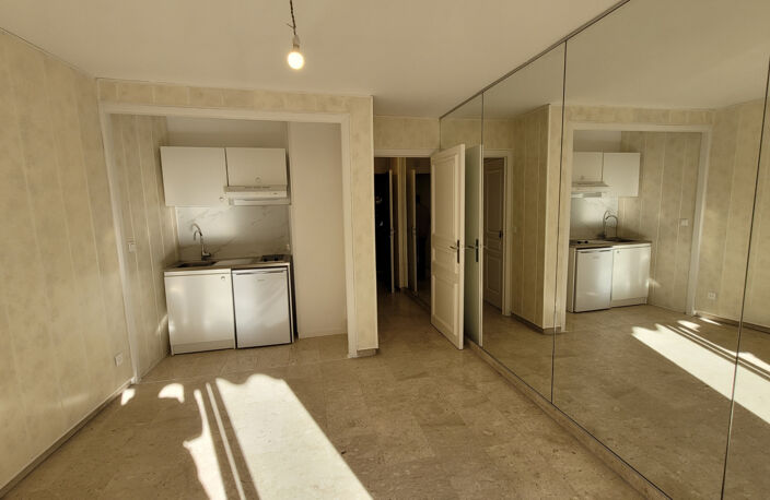 Studio ensoleillé en parfait état proche coulée verte — photo 2