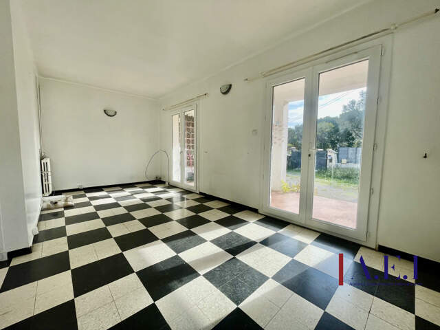 Coquette maison individuelle - idéalement située à Sanary-sur — photo du bien