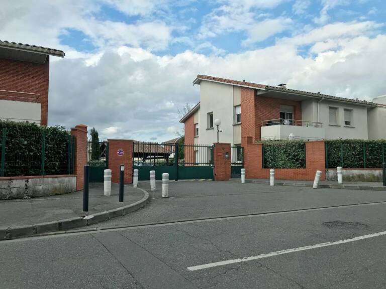 Toulouse - Trois Cocus Place de Parking — photo 1
