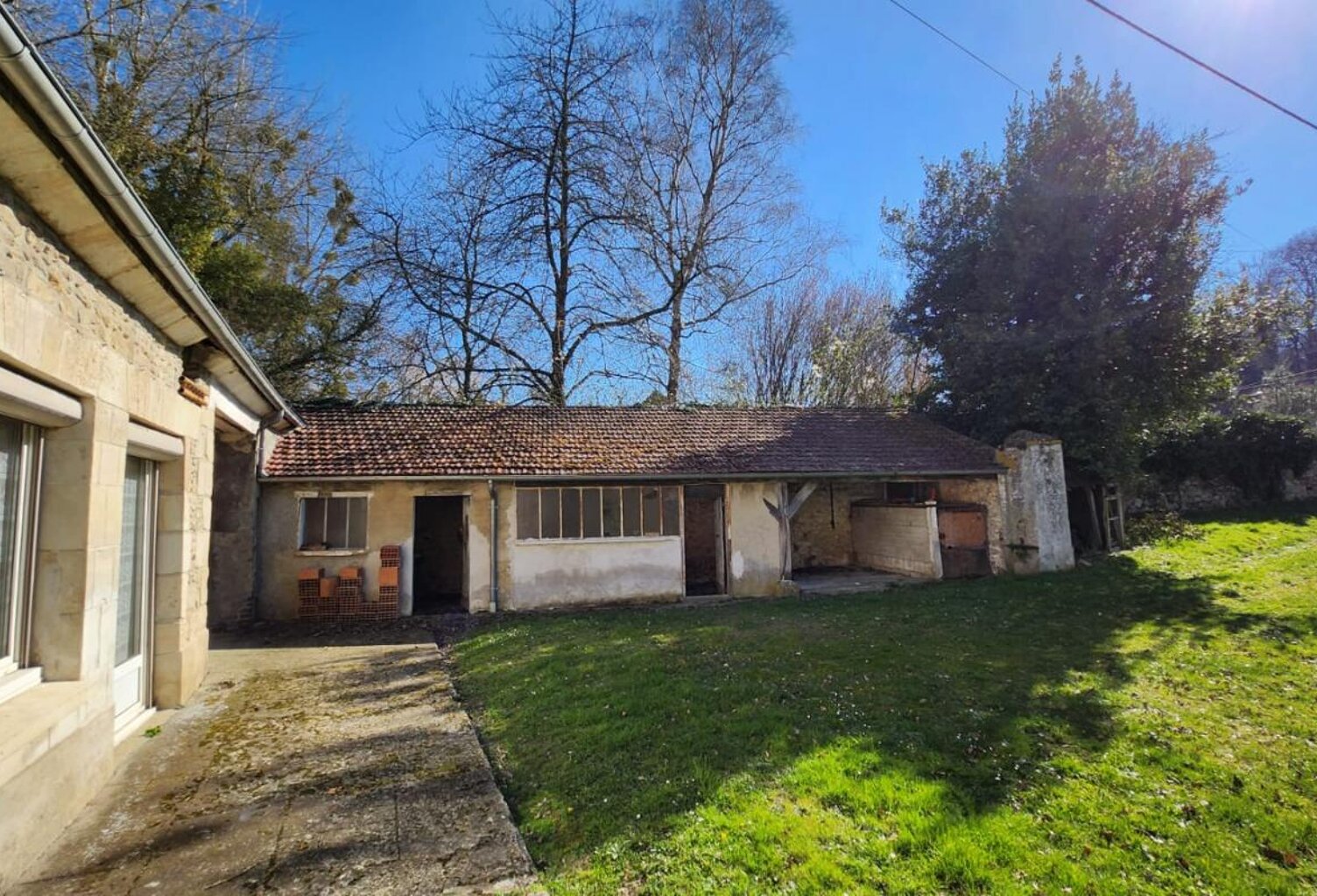 ROBERVAL (60) - Grange à aménager - 80m² — photo 1