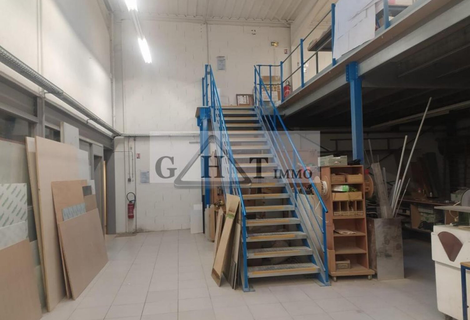610 m² ENTREPOT BUREAUX A VENDRE A SAINT THIBAULT — photo 1
