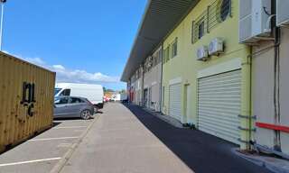 Local industriel  352 m² à louer à Sainte-Marie (97438)