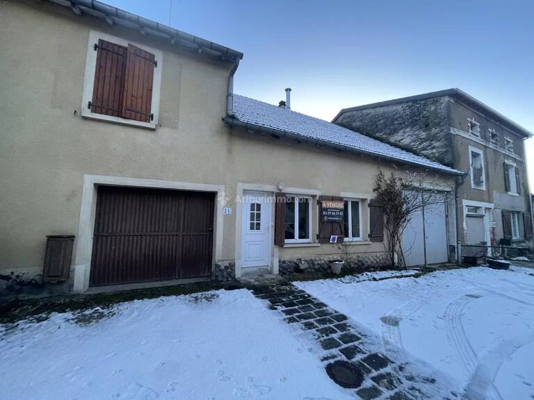 Maison de village avec grange — photo 1