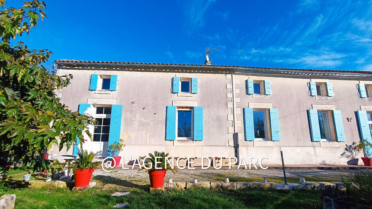 maison 9 pièces 277 m2 à vendre à Saint-Fort-sur-Gironde (17240)