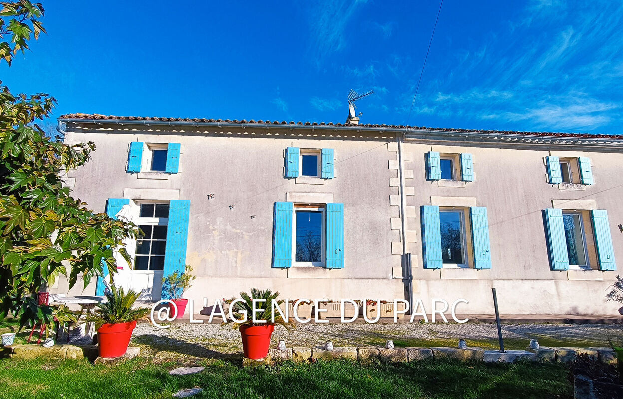 maison 9 pièces 277 m2 à vendre à Saint-Fort-sur-Gironde (17240)