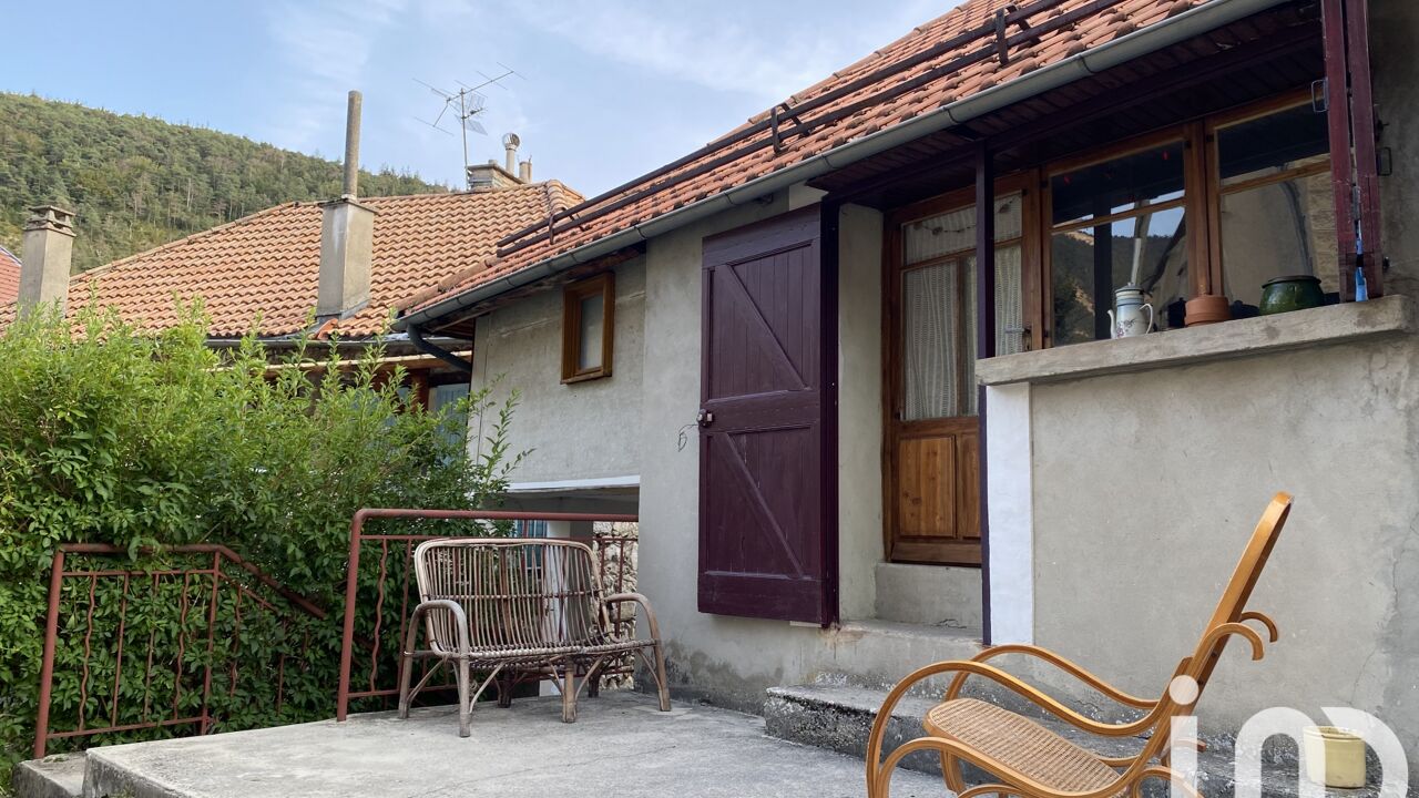 maison 5 pièces 106 m2 à vendre à Saint-Julien-en-Beauchêne (05140)