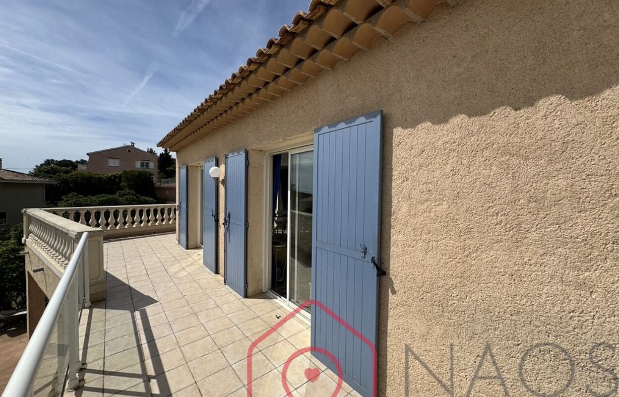 maison 10 pièces 320 m2 à vendre à Saint-Aygulf (83370)