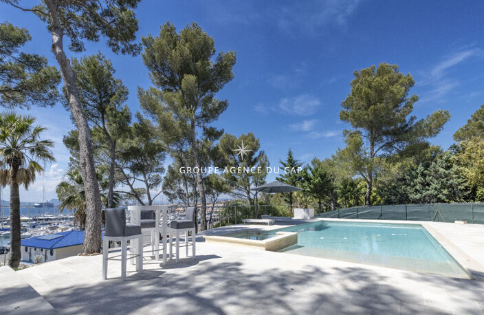 VILLA DE CARACTERE SUR LE PORT SANTA LUCIA VUE MER TOUT A PIED AVEC PISCINE A SAINT RAPHAEL — photo 3