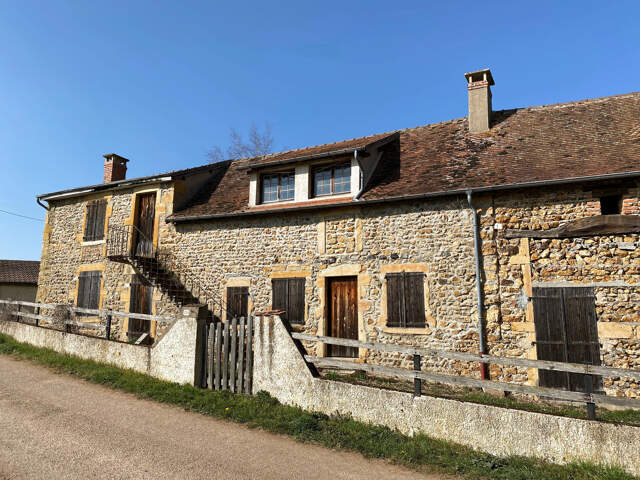 ANCIEN CORPS DE FERME EN PIERRE À RÉNOVER, BELLE SITUATION — photo du bien