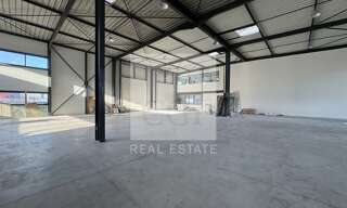 Commerce  850 m² à louer à Chaponnay (69970)