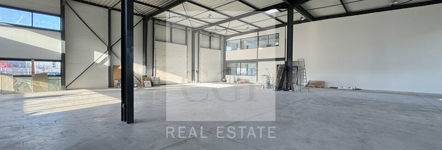 Commerce  850 m² à louer à Chaponnay (69970)