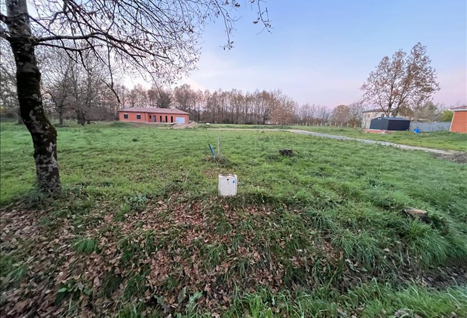 Terrain à bâtir de 0 pièces principales — photo 1