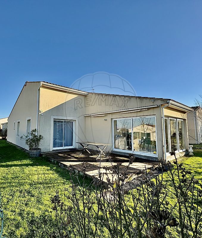 Villa / Maison  T5 à vendre Saintes 17100