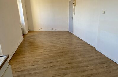 location appartement 319 € CC /mois à proximité de Villeneuve-de-Berg (07170)