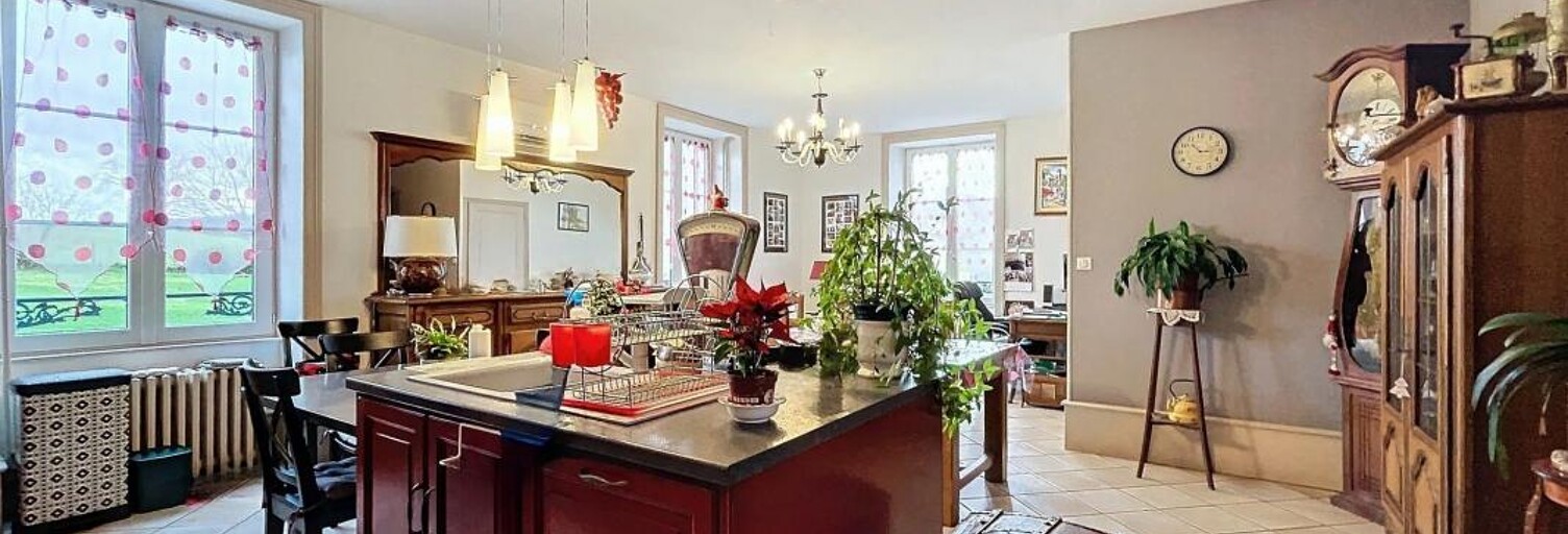 Maison 8 Pièces 197 m² à vendre à Saint-Étienne-de-Vicq (03300)