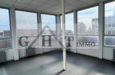 BUREAU DE 140 m² A LA LOCATION AU PLESSIS BELLEVILLE — photo du bien