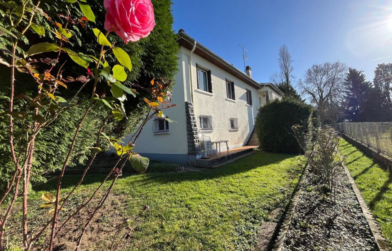 maison 5 pièces 111 m2 à vendre à Morlaàs (64160)