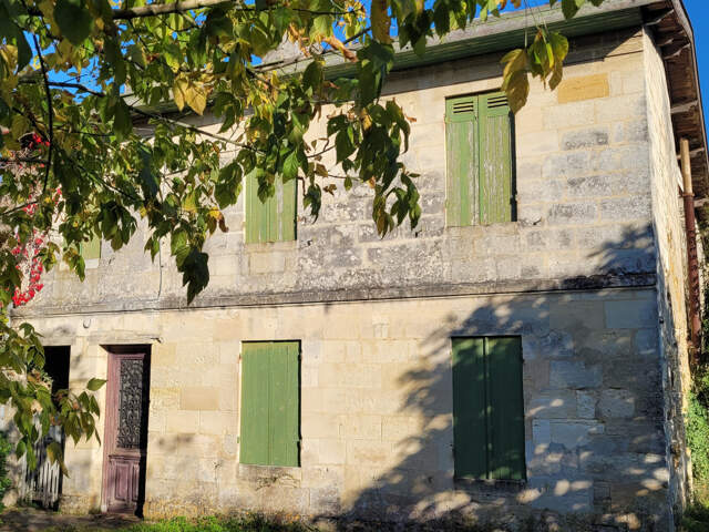 MAISON EN PIERRE DE TAILLE A RESTAURER — photo du bien