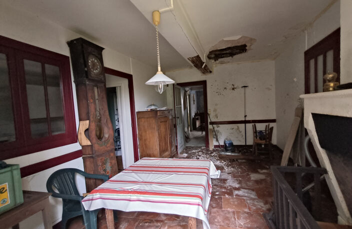MAISON EN PIERRE DE TAILLE A RESTAURER — photo 5