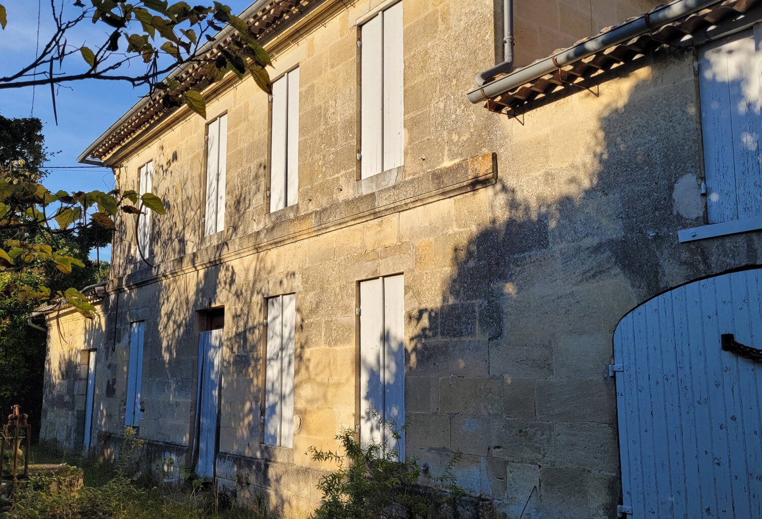 PROPRIÉTÉ DE CARACTÈRE À RÉNOVER - BON SECTEUR. — photo 1