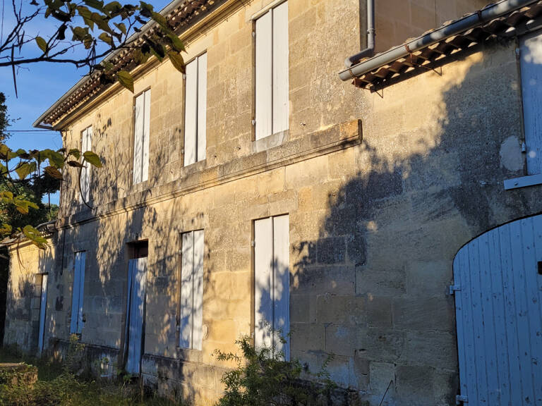 PROPRIÉTÉ DE CARACTÈRE À RÉNOVER - BON SECTEUR. — photo 1