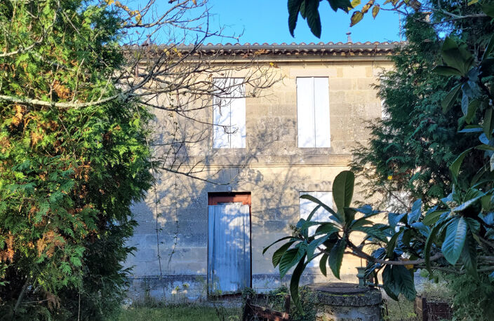 PROPRIÉTÉ DE CARACTÈRE À RÉNOVER - BON SECTEUR. — photo 2