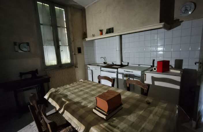 PROPRIÉTÉ DE CARACTÈRE À RÉNOVER - BON SECTEUR. — photo 3