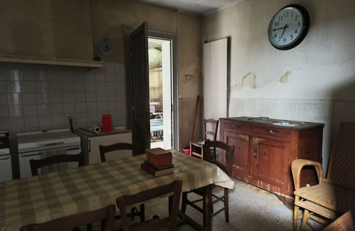 PROPRIÉTÉ DE CARACTÈRE À RÉNOVER - BON SECTEUR. — photo 4
