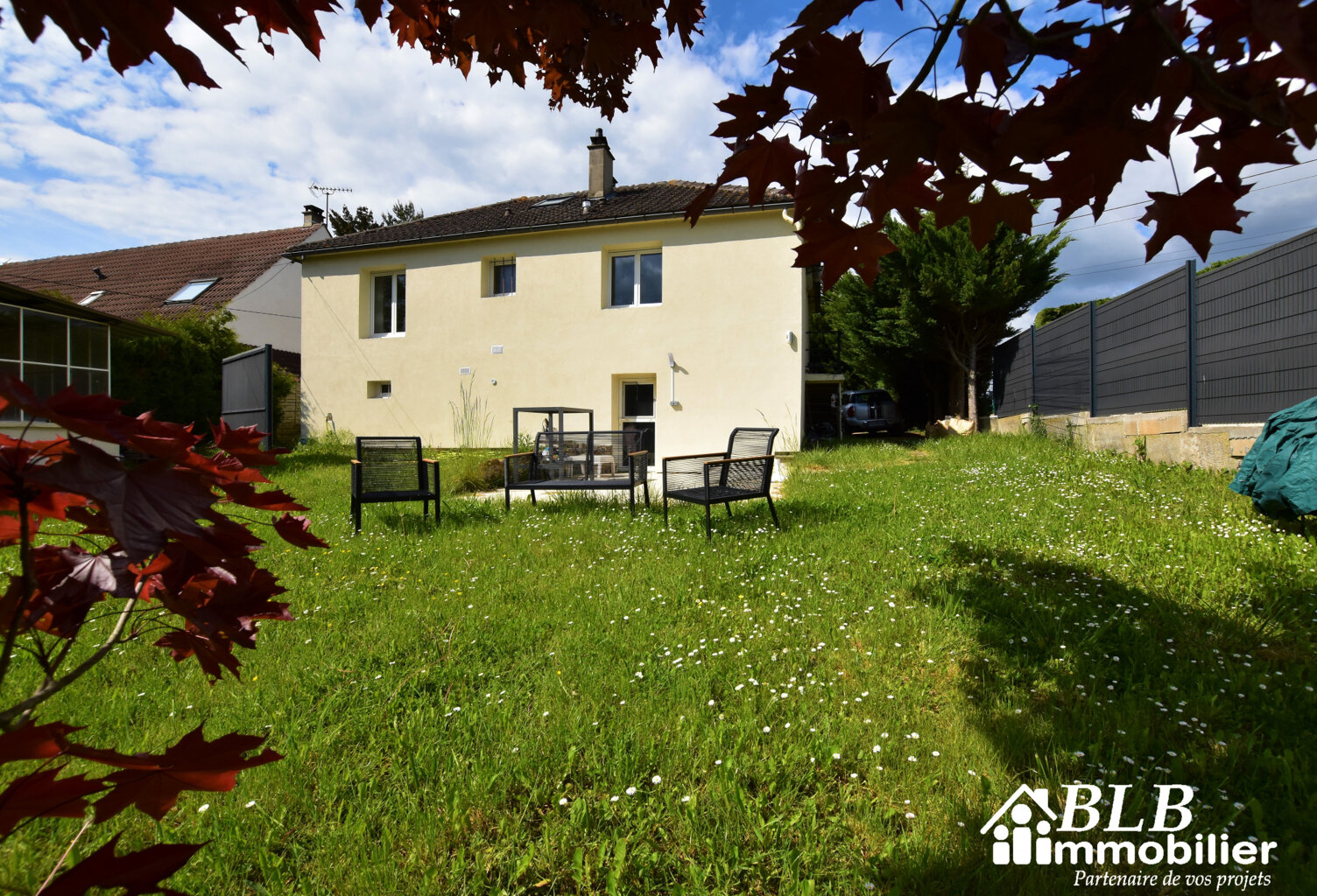 78690 LES ESSARTS LE ROI     Agréable maison 6 pièces avec d — photo 1