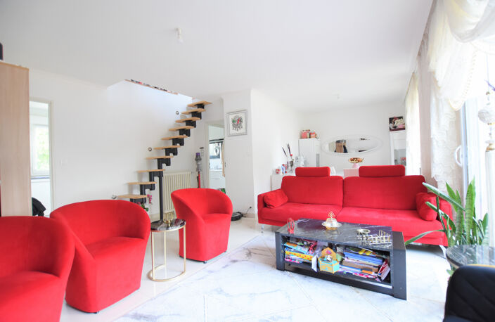 78690 LES ESSARTS LE ROI     Agréable maison 6 pièces avec d — photo 3