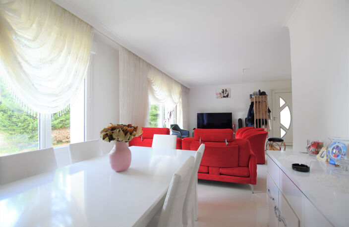 78690 LES ESSARTS LE ROI     Agréable maison 6 pièces avec d — photo 4