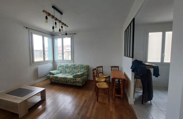 Location appartement 2 pièces 49 m² à Lyon 7 (69007) — photo 3