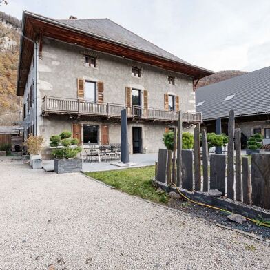 Maison 10 pièces 387 m²