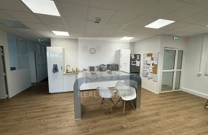 BUREAUX à LOUER — photo 3