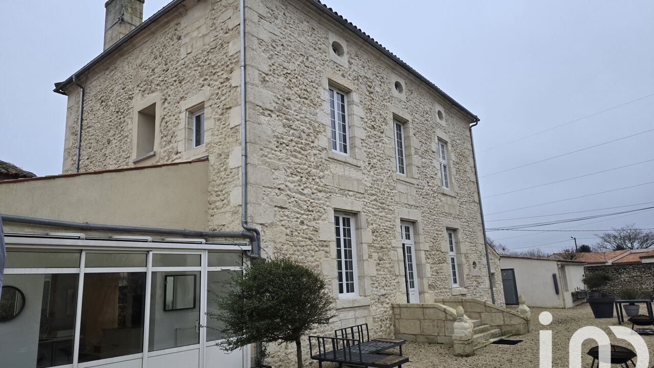 maison 10 pièces 261 m2 à vendre à Tonnay-Charente (17430)