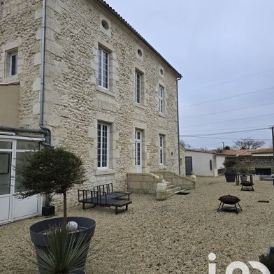 Maison 10 pièces 261 m²